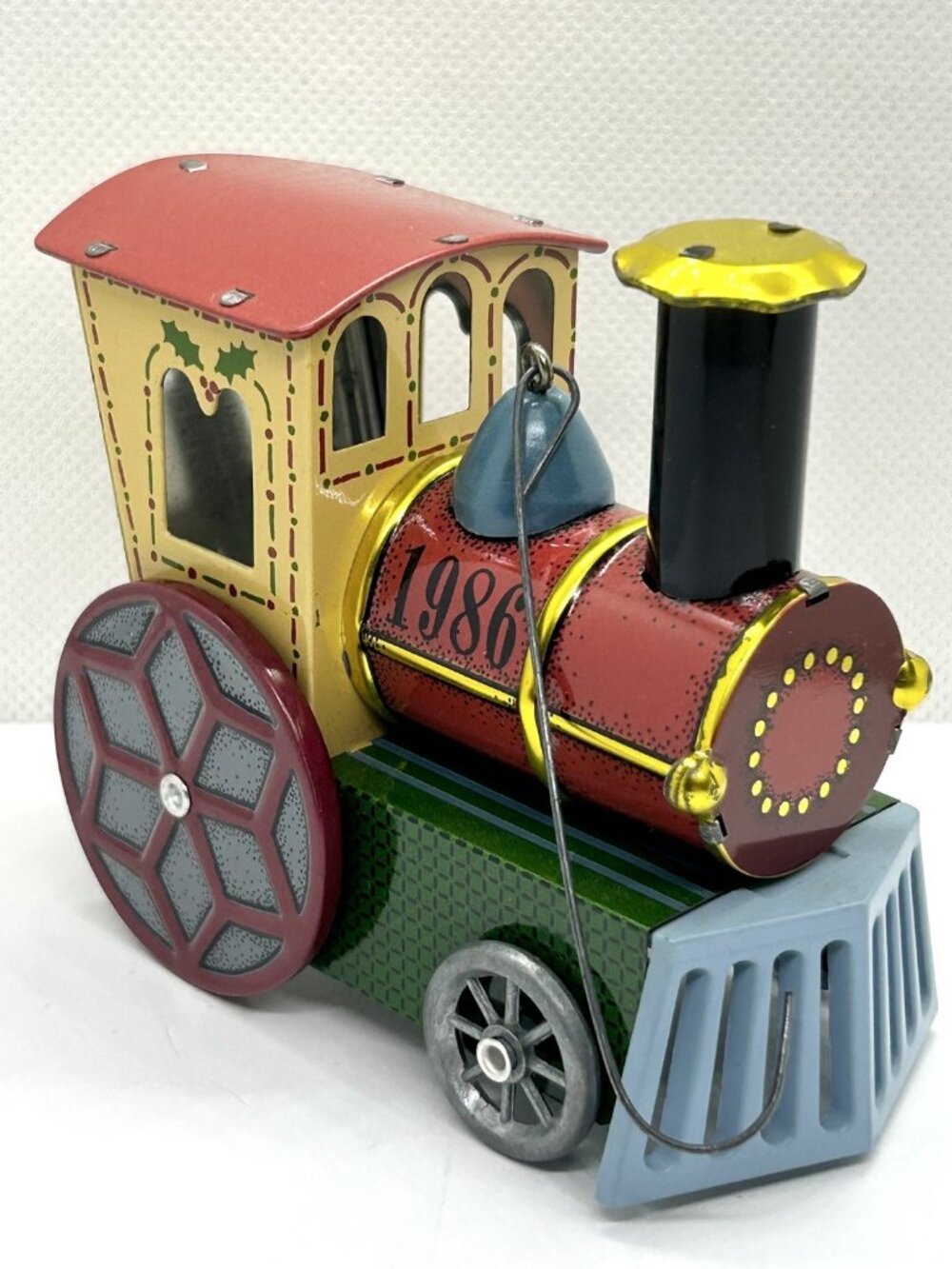 Hallmark Ornament Locomotive Train Dated 1986 Vintage in orginal box